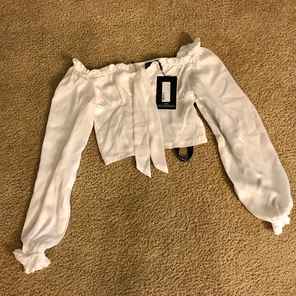 White top from PrettyLittleThing. Brand new w/ tag